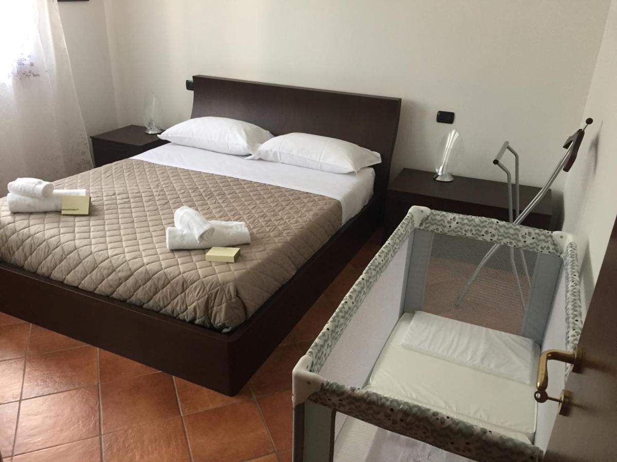 Home La Rosa Del Garda Peschiera del Garda Exteriör bild